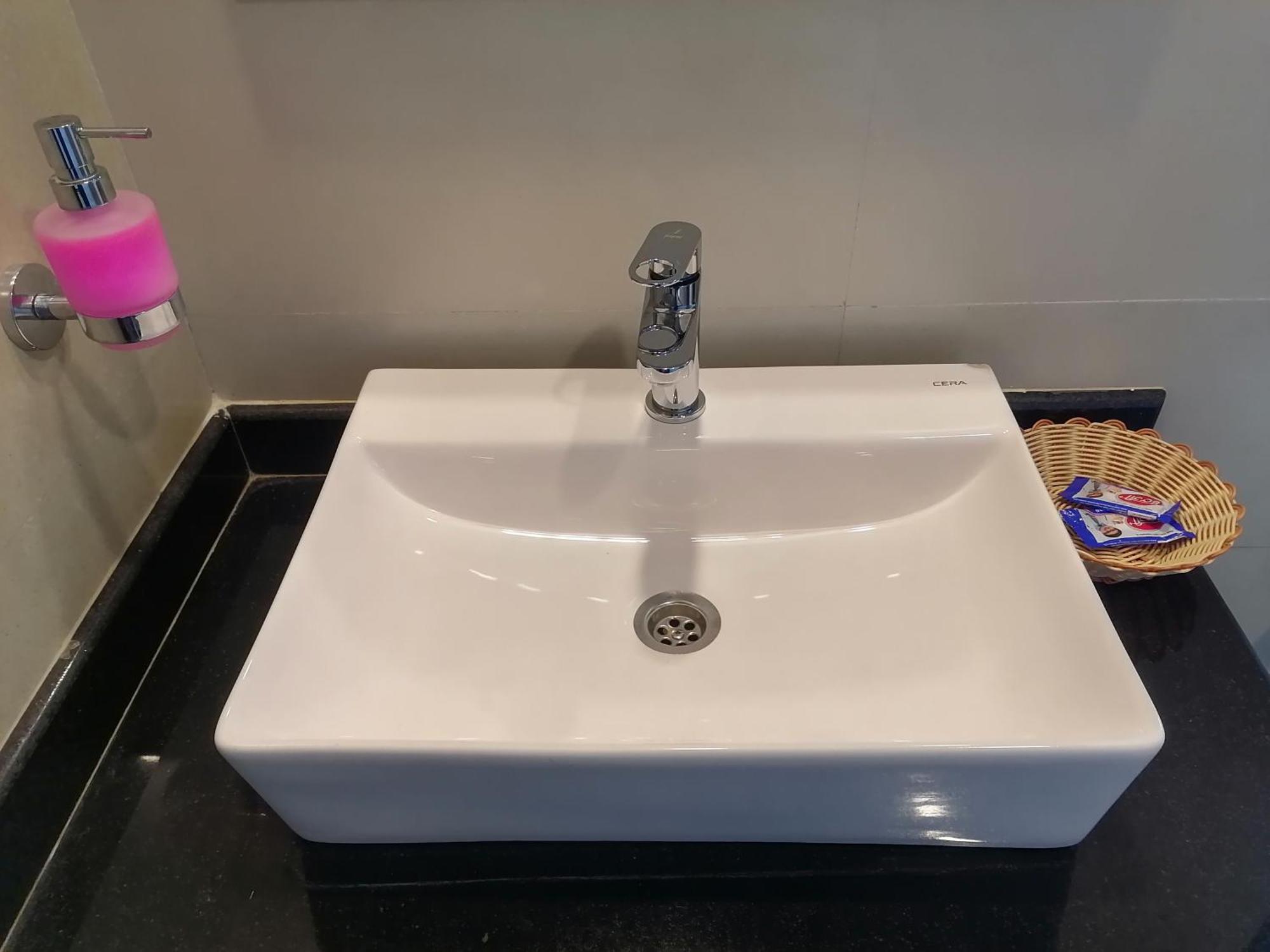 Urban Boutique Hotel Pokhara Zewnętrze zdjęcie